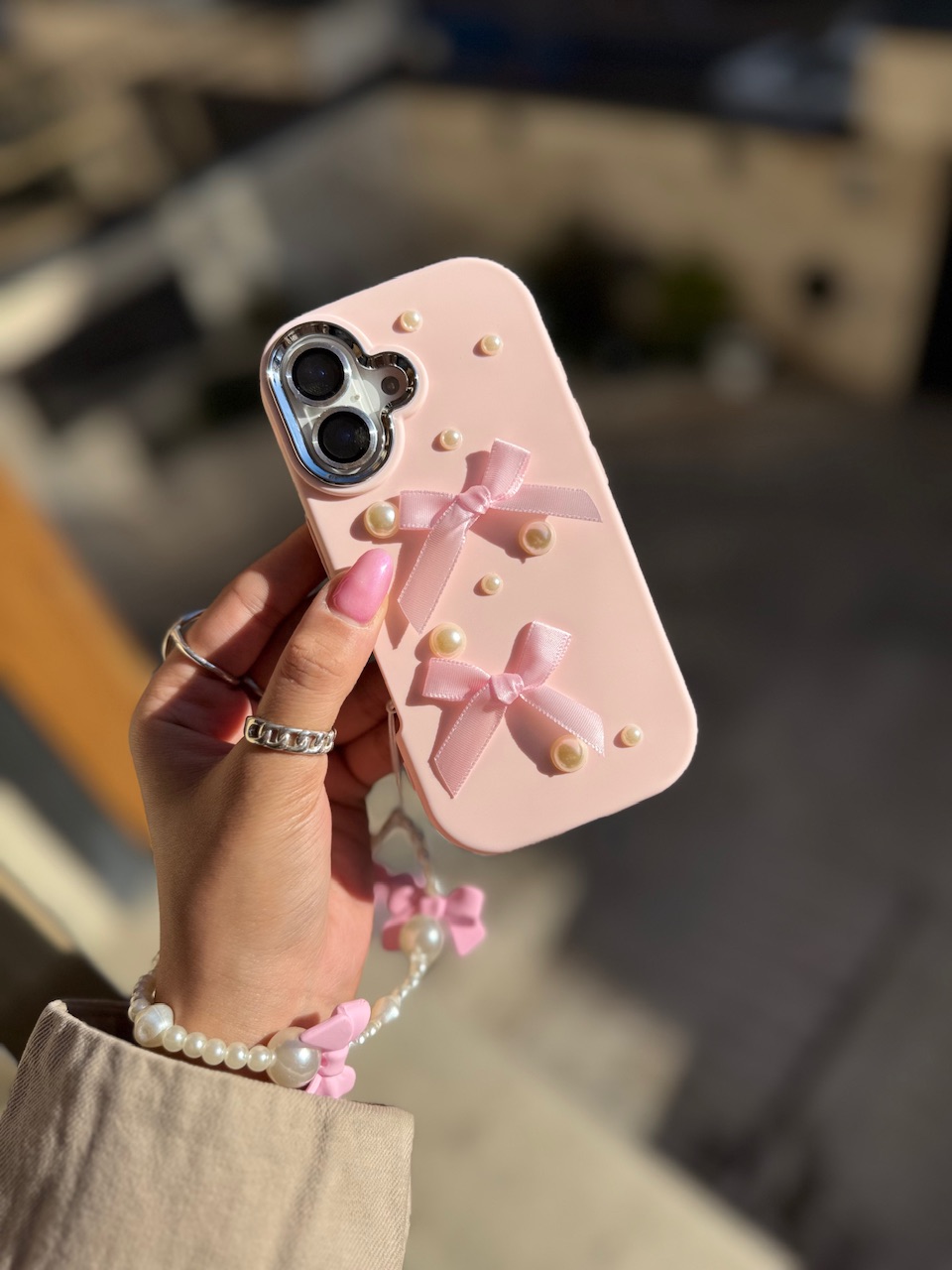 قاب گوشی موبایل آیفون مدل پاپیون مروارید صورتی