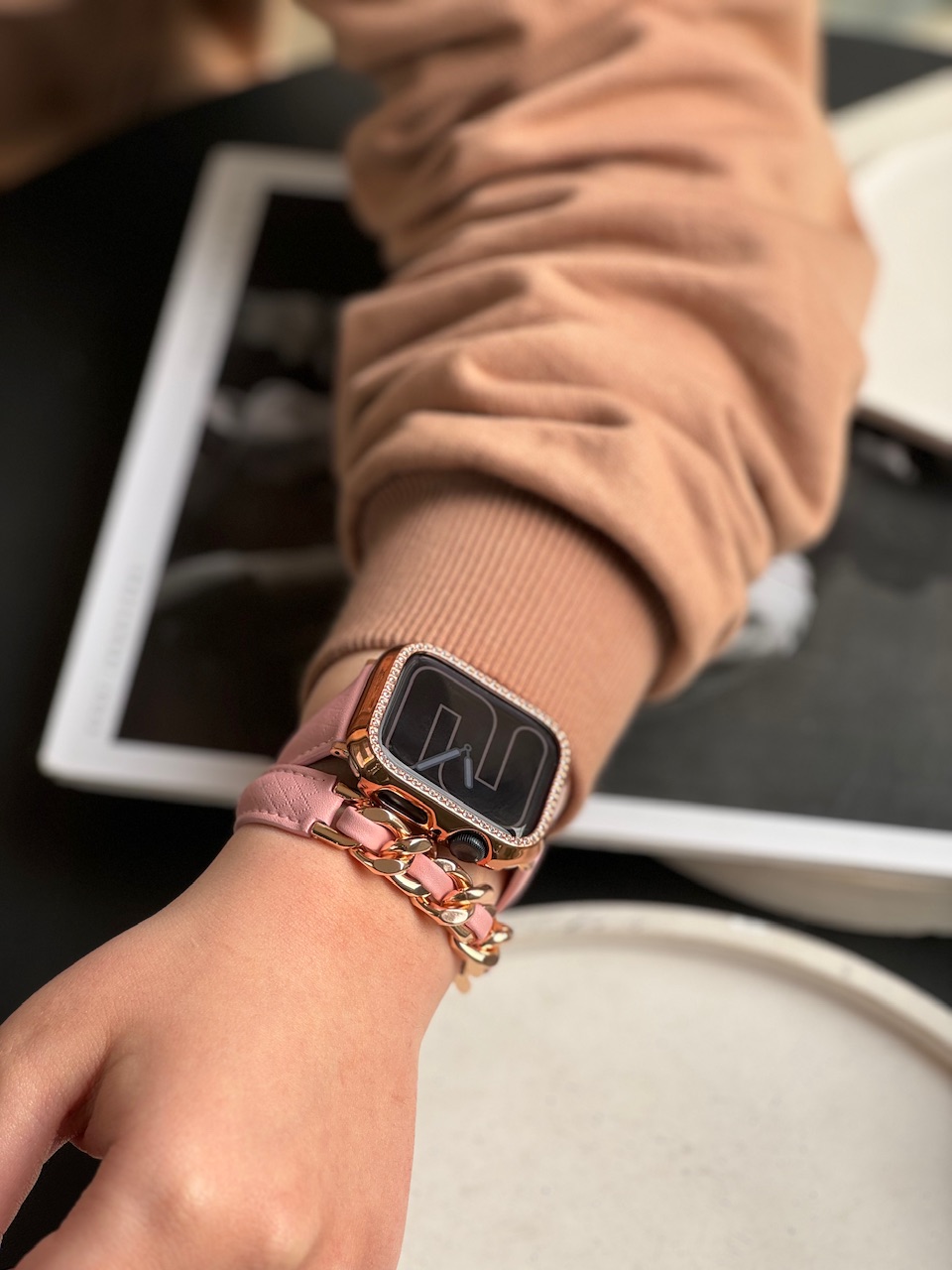 بند اپل واچ چرم کارتیر سانتوس همراه با گارد نگین دار